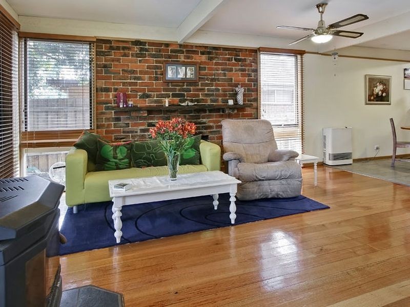 24 Deschamp Crescent, Rowville VIC 3178