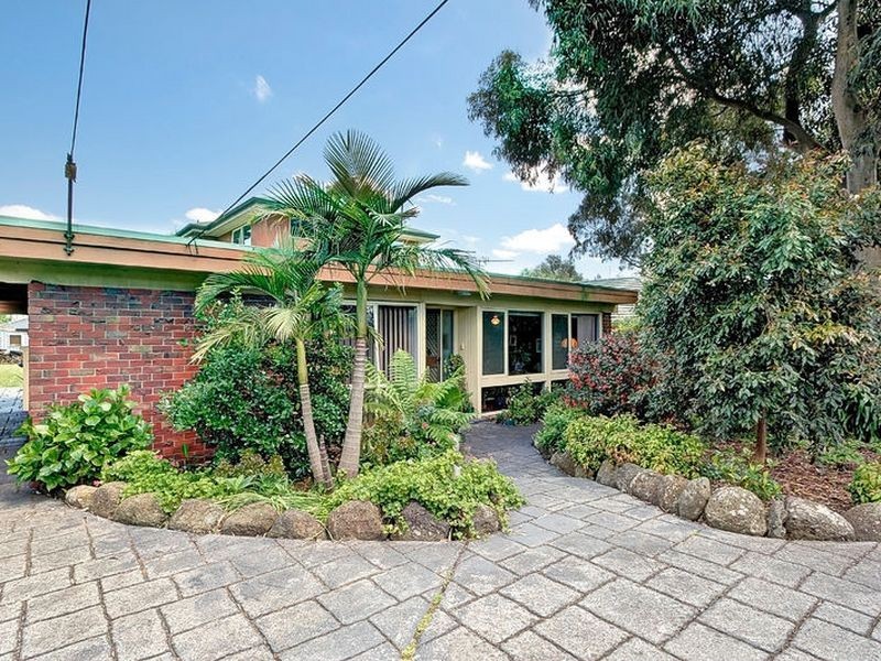 24 Deschamp Crescent, Rowville VIC 3178