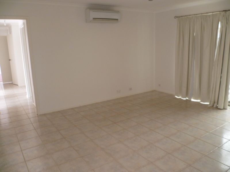 130 Waradgery Drive, Rowville VIC 3178