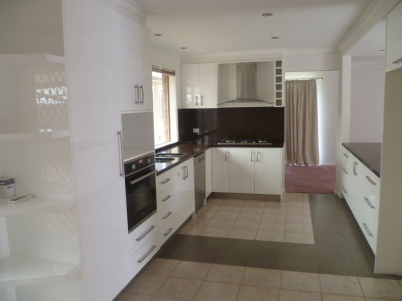 130 Waradgery Drive, Rowville VIC 3178