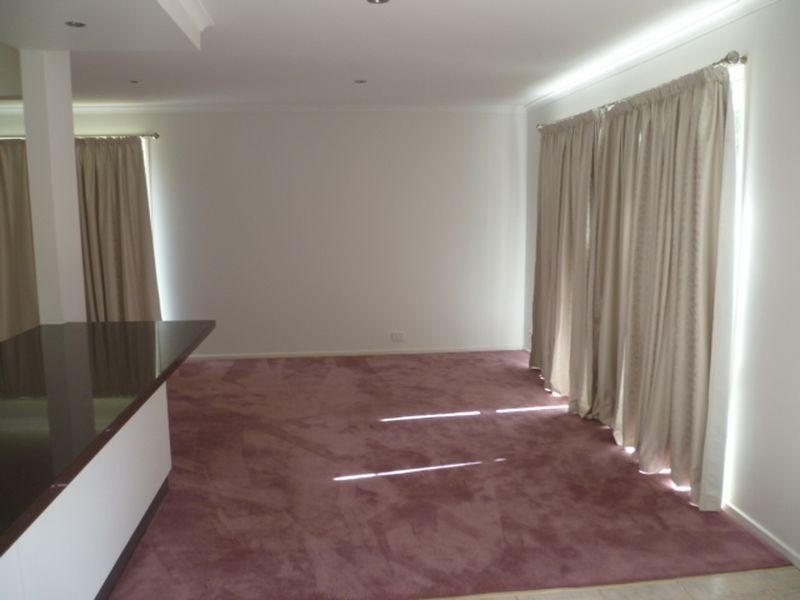 130 Waradgery Drive, Rowville VIC 3178