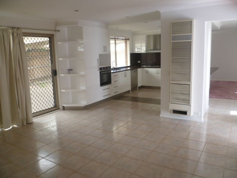 130 Waradgery Drive, Rowville VIC 3178