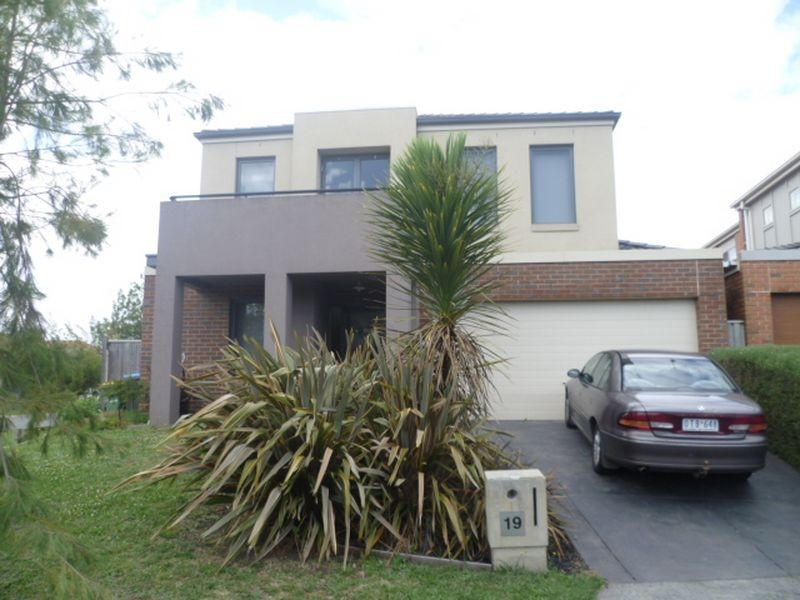19 Monbulk Crescent, Rowville VIC 3178