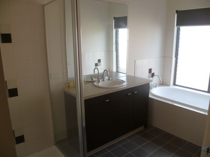 19 Monbulk Crescent, Rowville VIC 3178