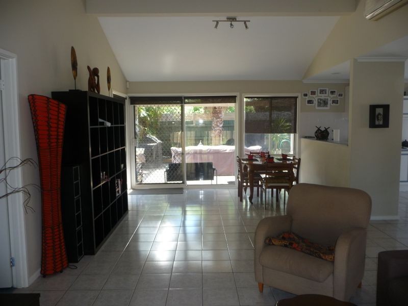 15 St John Place, Rowville VIC 3178