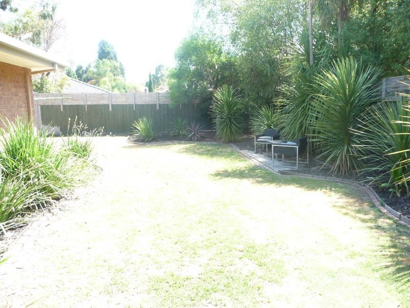 15 St John Place, Rowville VIC 3178