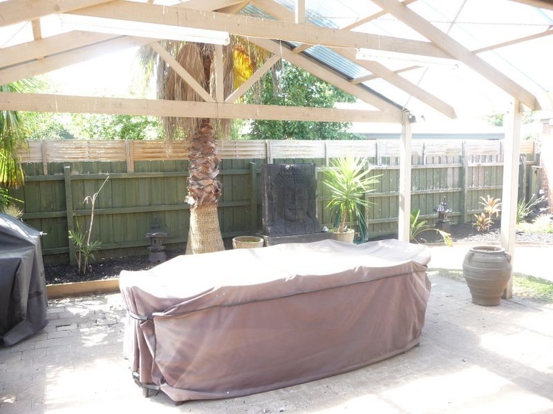 15 St John Place, Rowville VIC 3178