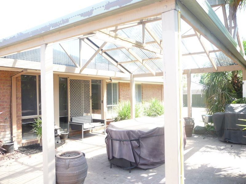 15 St John Place, Rowville VIC 3178