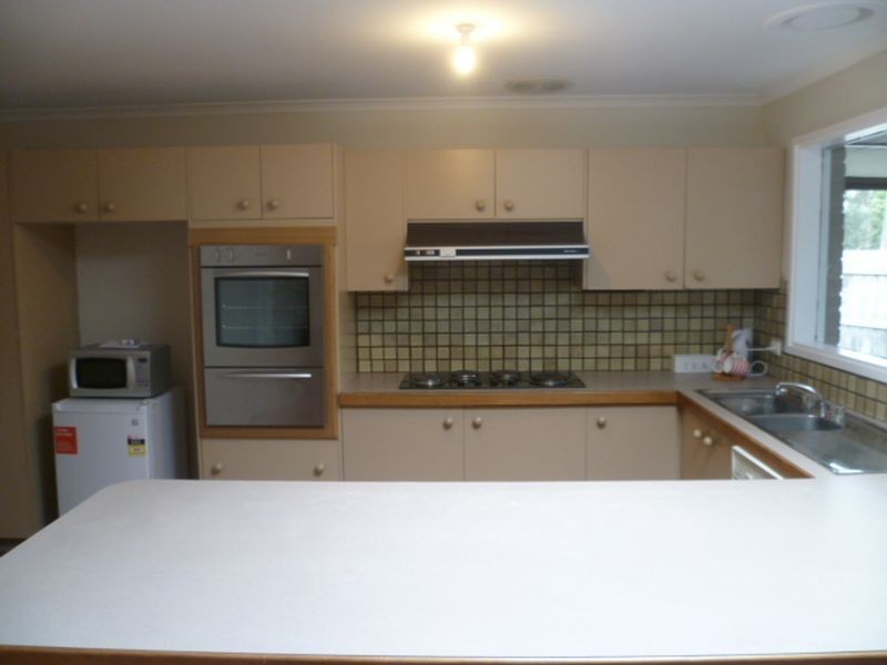 10 Bexsarm Crescent, Rowville VIC 3178