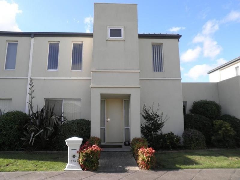 125 Sovereign Manors Crescent, Rowville VIC 3178