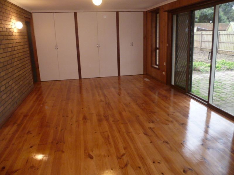 51 King Parade, Knoxfield VIC 3180