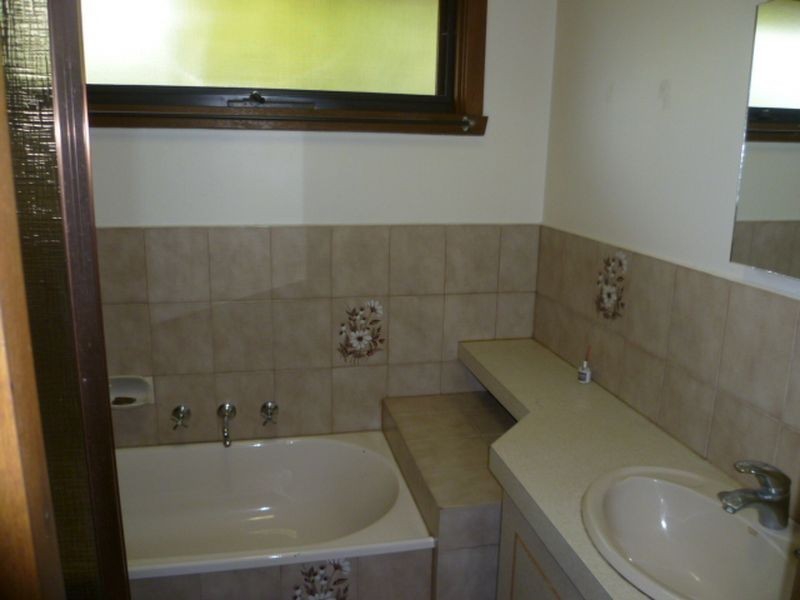 8 Cardinia Way, Rowville VIC 3178