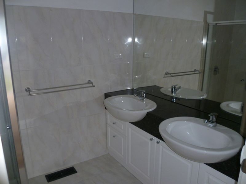 8 Ontario Place, Rowville VIC 3178