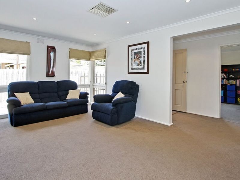 8 Valleyview Drive, Rowville VIC 3178