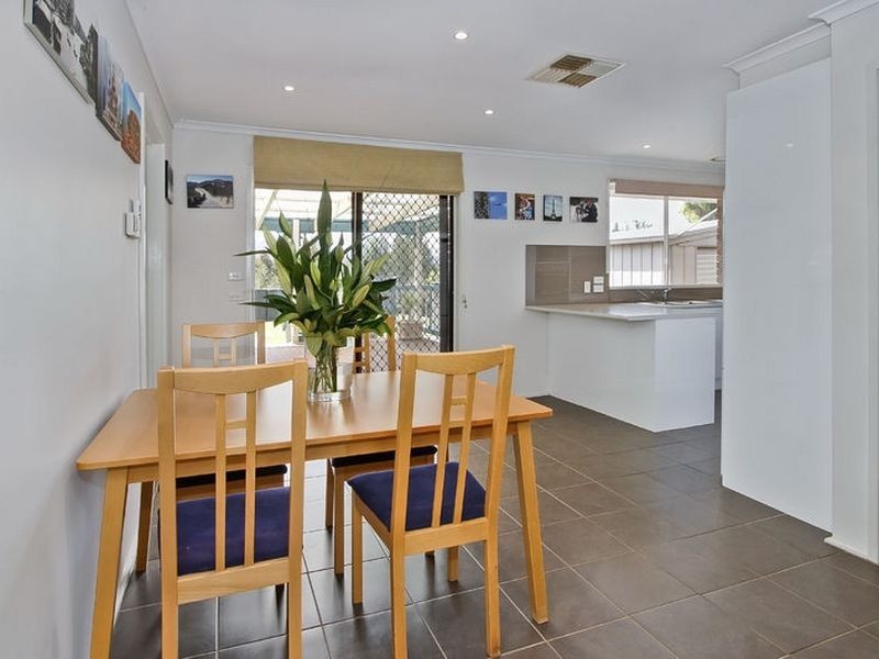 8 Valleyview Drive, Rowville VIC 3178