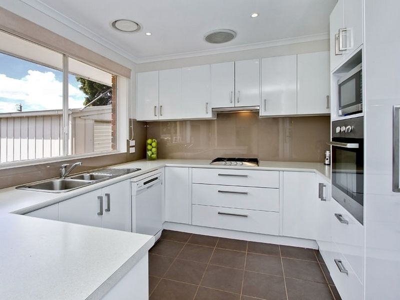 8 Valleyview Drive, Rowville VIC 3178