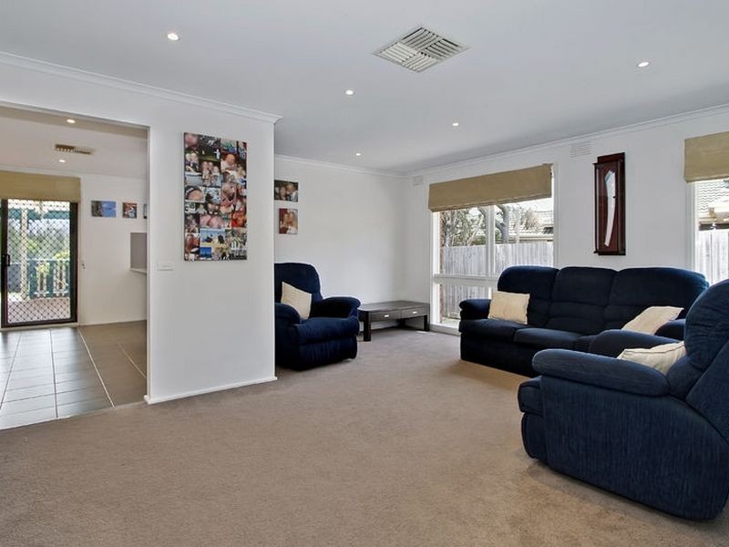 8 Valleyview Drive, Rowville VIC 3178