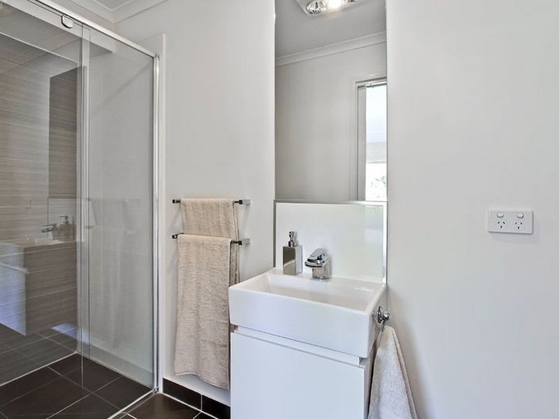 8 Valleyview Drive, Rowville VIC 3178