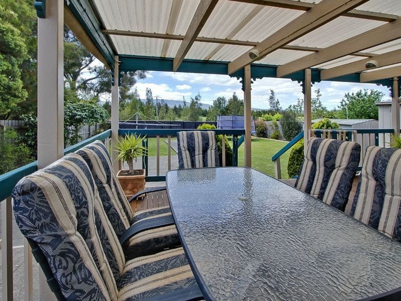 8 Valleyview Drive, Rowville VIC 3178