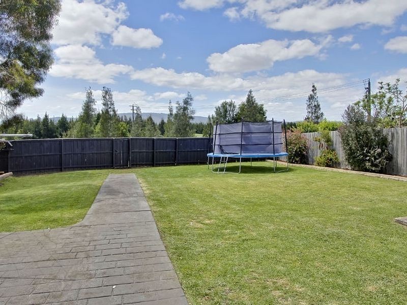 8 Valleyview Drive, Rowville VIC 3178