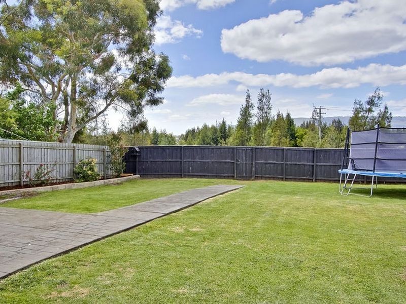 8 Valleyview Drive, Rowville VIC 3178