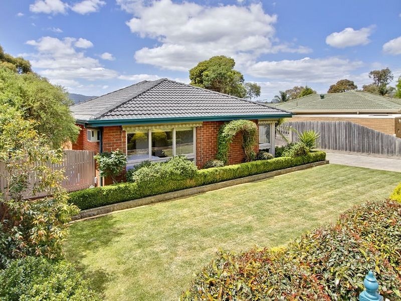 8 Valleyview Drive, Rowville VIC 3178