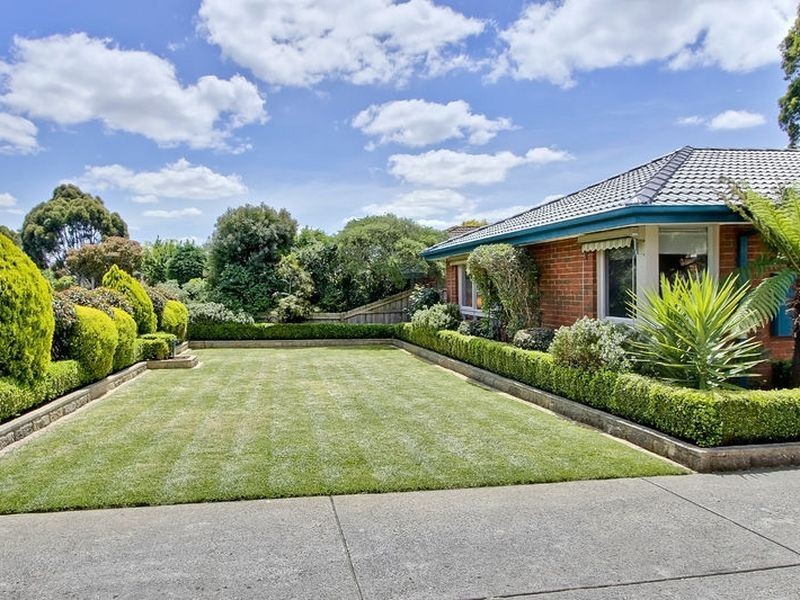 8 Valleyview Drive, Rowville VIC 3178