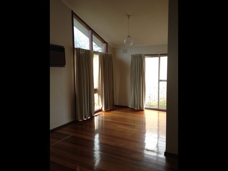 24 Fernvale Crescent, Wheelers Hill VIC 3150