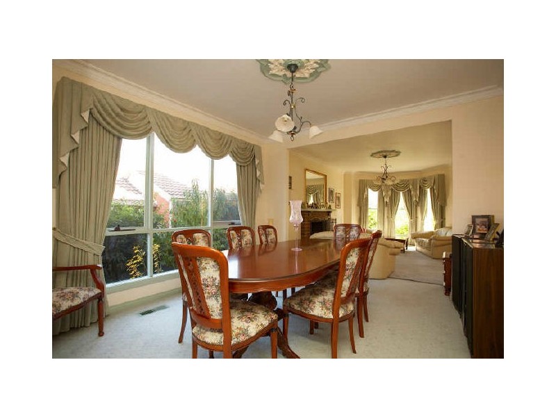 18 Dandelion Drive, Rowville VIC 3178