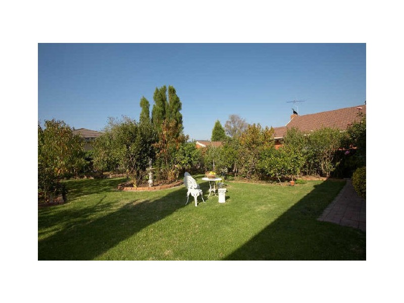 18 Dandelion Drive, Rowville VIC 3178