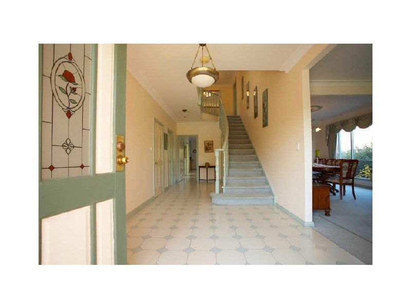 18 Dandelion Drive, Rowville VIC 3178