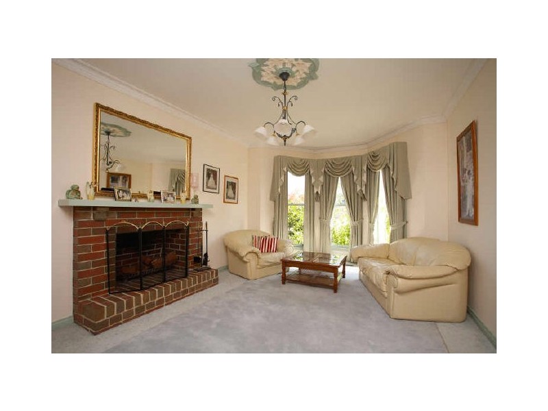 18 Dandelion Drive, Rowville VIC 3178