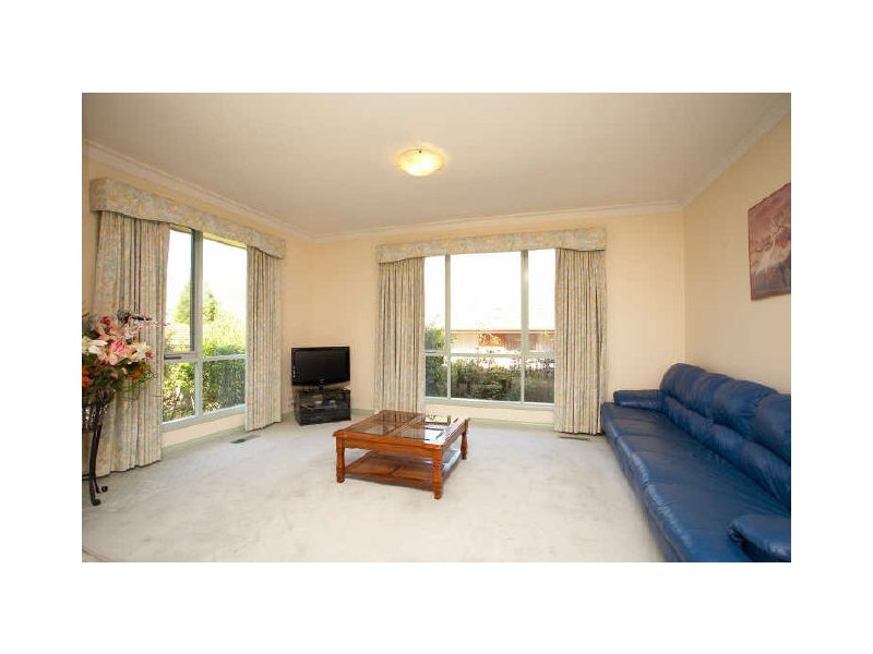 18 Dandelion Drive, Rowville VIC 3178