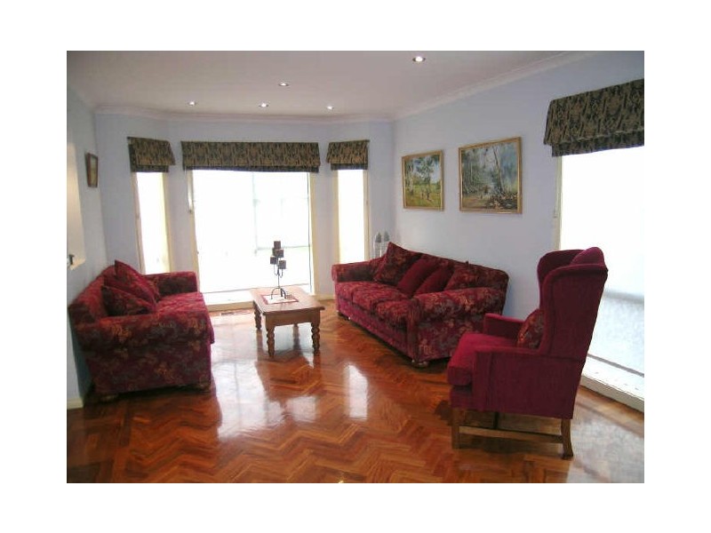 8 Carlingford Close, Rowville VIC 3178