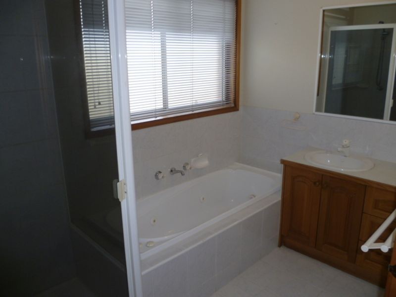 16 Oakdene Court, Rowville VIC 3178