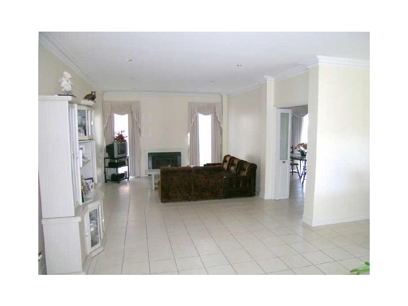 42 Pitfield Crescent, Rowville VIC 3178