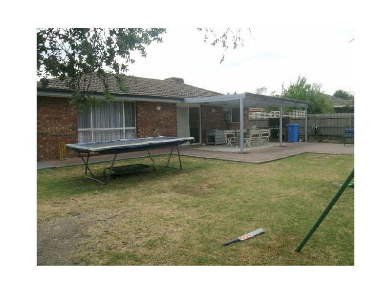 12 Tayport Gardens, Endeavour Hills VIC 3802