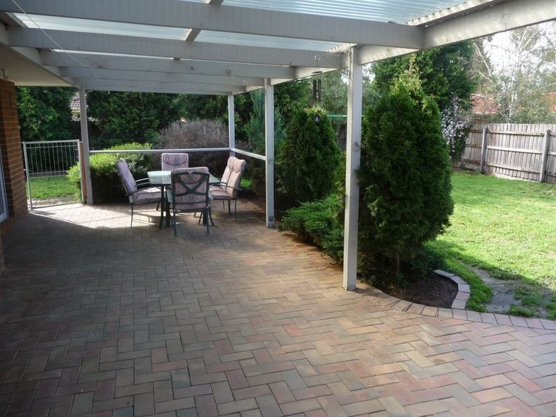 16 Shady Grove, Rowville VIC 3178