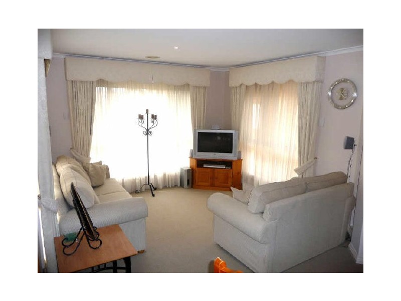 10 Narrawong Close, Rowville VIC 3178