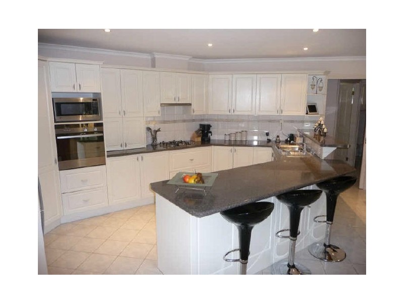10 Narrawong Close, Rowville VIC 3178