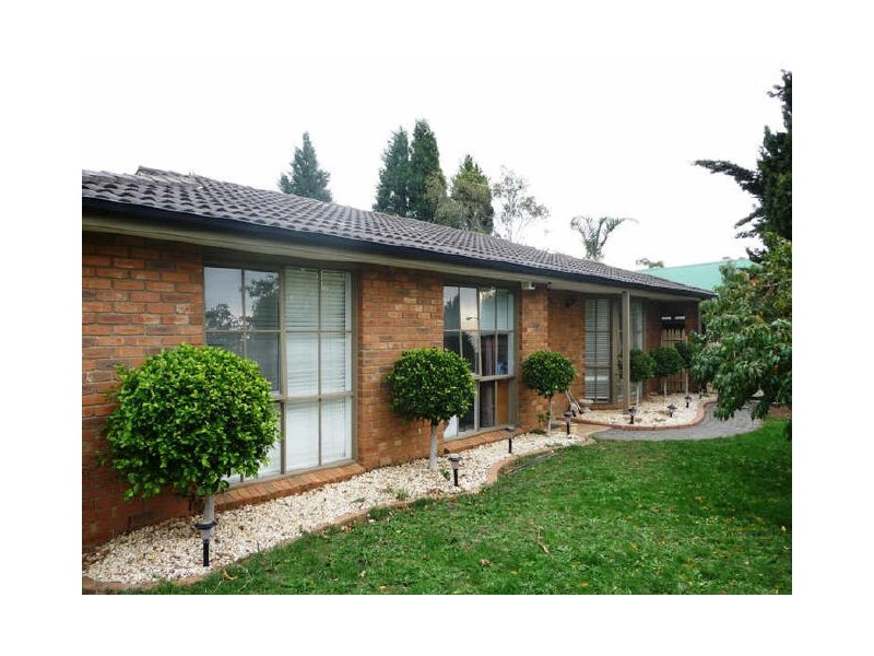 17 Erskine Drive, Rowville VIC 3178