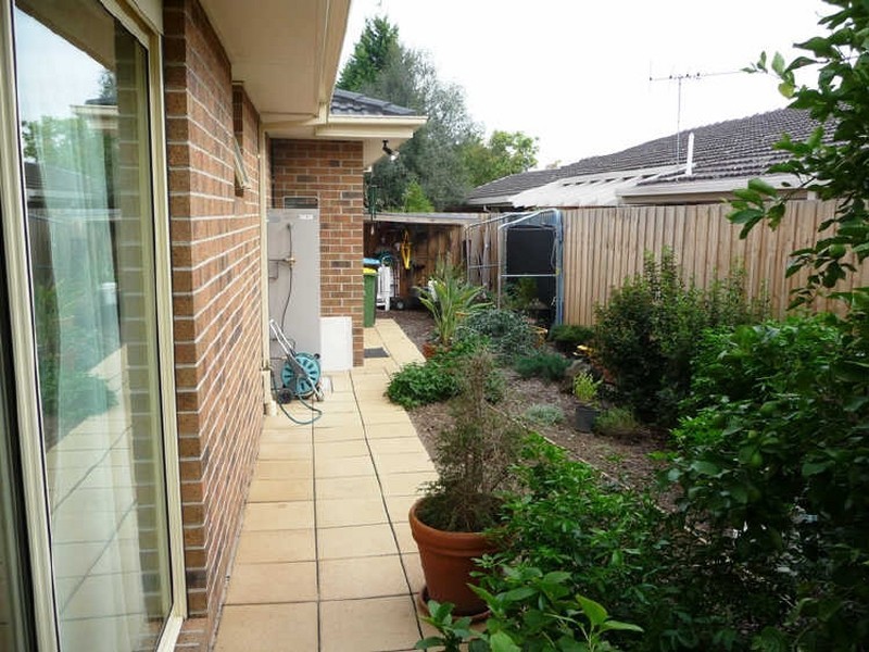 2/4 Burchall Crescent, Rowville VIC 3178