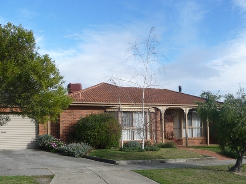 18 Severn Crescent, Rowville VIC 3178