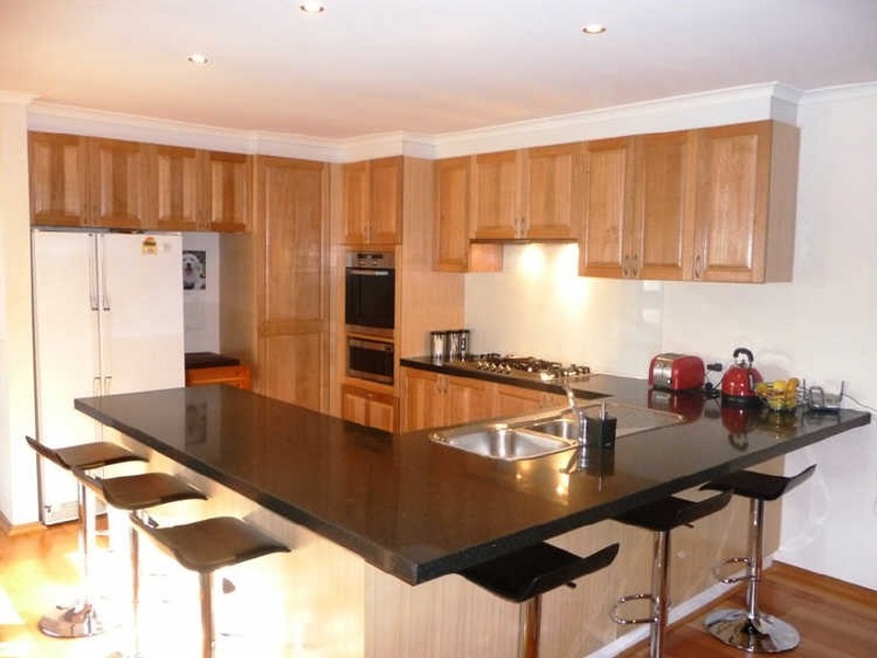 18 Severn Crescent, Rowville VIC 3178