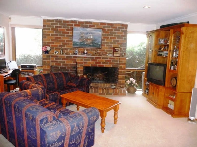 18 Severn Crescent, Rowville VIC 3178
