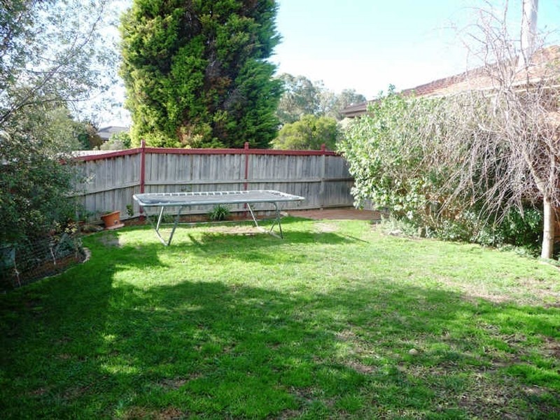 18 Severn Crescent, Rowville VIC 3178