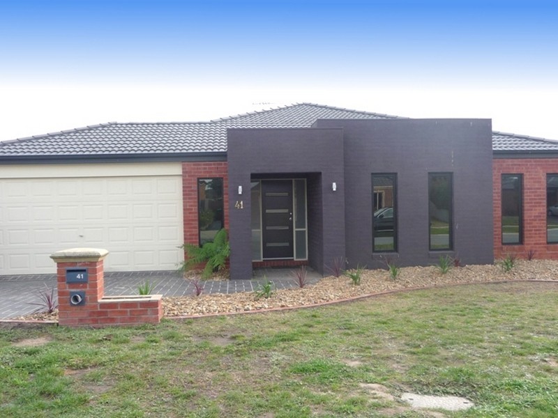 41 Honeyeater Grove, Narre Warren VIC 3805