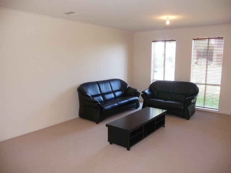 205 Waradgery Drive, Rowville VIC 3178