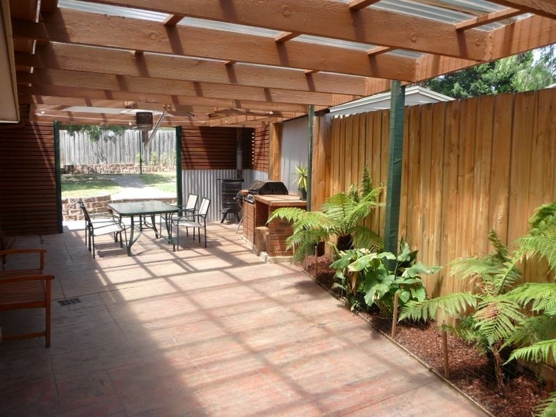 3 Cambridge Close, Lysterfield VIC 3156