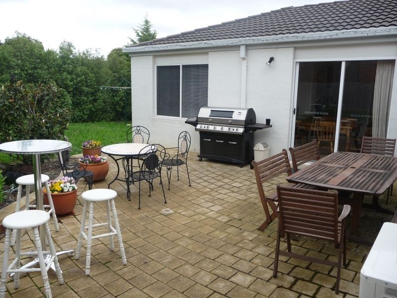 11 Overton Close, Rowville VIC 3178